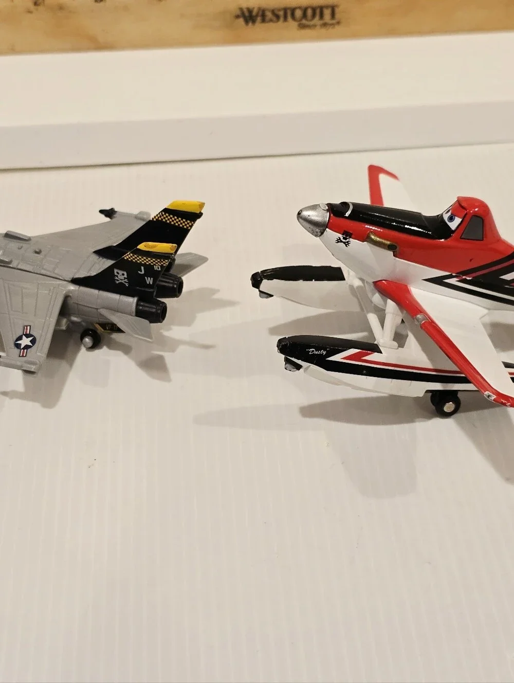 Disney Pixar Deluxe Planes Diecast Aircraft Set Bravo Dusty Crophopper